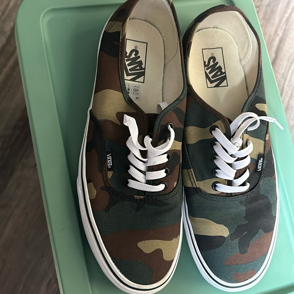 Men’s camouflage size 11 1/2 USA vans